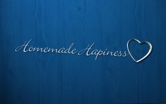 Homemade Happiness Bedrijf dat eigen koekjes en gebak maakt en verkoopt. Het logo is zoet vormgegeven en heeft het hartje van een metaal koekjes vormpje/spring