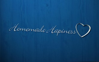 Homemade Happiness Bedrijf dat eigen koekjes en gebak maakt en verkoopt. Het logo is zoet vormgegeven en heeft het hartje van een metaal koekjes vormpje/spring